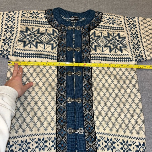 Vintage Dale of Norway blue and white sweater - Picture 8 of 9